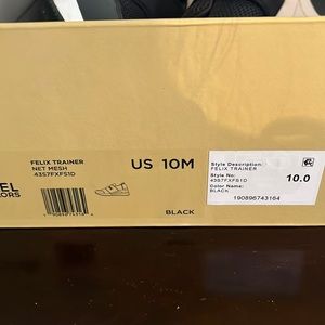 Crafted from mesh with glitter accent at the heel, the Felix trainers net mesh.